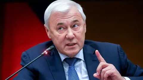 МНЕНИЕ: Анатолий Аксаков: Рубль, очевидно, будет укрепляться, так как он привязан к курсу нефти. А вот что касается доллара и евро, то они на фоне складывающейся нестабильности, напротив, будут падать Нам опасаться по большому счету нечего. Да, какие-то последствия будут, поскольку в мировой экономике все взаимосвязано. Но точно не критичные. А вот экономика стран Европы и Запада вполне может пошатнуться. Читать далее