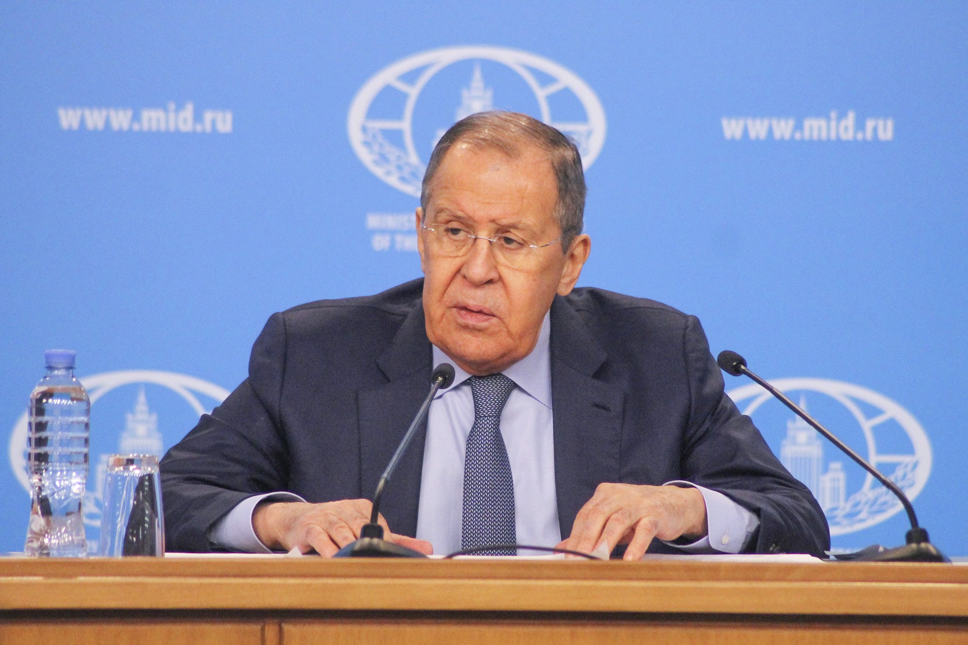 Доведем до конца Лавров заявил что РФ добьется возвращения русских земель в родную гавань МОСКВА 10 февраля ФедералПресс Россия доведет до конца процесс возвращения исконно русских земель в родную гавань в полном соответствии с чаяниями всех русских людей на Украине Об этом заявил глава МИД РФ Сергей Лавров на торжественном собрании по случаю Дня дипломатического работника Подробнее