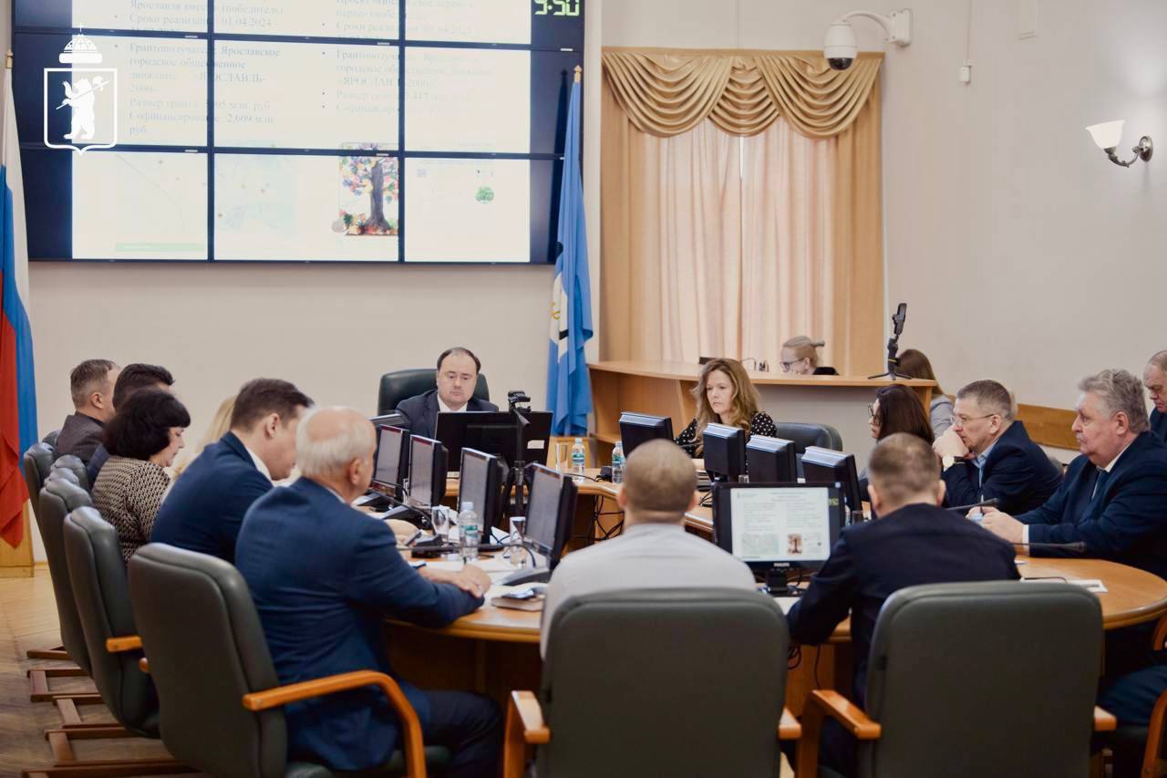 В мэрии началось открытое совещание Сегодня на повестке еженедельный мониторинг обращений граждан в социальных сетях работа городских служб в период новогодних праздников график дежурств ответственные Рождественское богослужение в Храмах города 7 января Присоединяйтесь к эфиру на сайте мэрии Ярославля