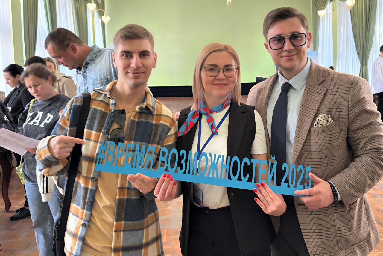 На Кубани проведут федеральный этап ярмарки трудоустройства «Работа России. Время возможностей»  Ее организуют 27 июня на 48 площадках в муниципалитетах Краснодарского края.  – Первый этап Всероссийской ярмарки трудоустройства в Краснодарском крае прошел 18 - 19 апреля. В мероприятии приняли участие 1,4 тысячи работодателей, которые заявили 23 тысячи вакансий. Всего посетили ярмарку 41 тысяча соискателей, предложения о работе получили 3,9 тысячи кубанцев, трудоустроены 2,3 тысячи человек, – отметил начальник управления занятости населения министерства труда и социального развития Краснодарского края Николай Зародов.