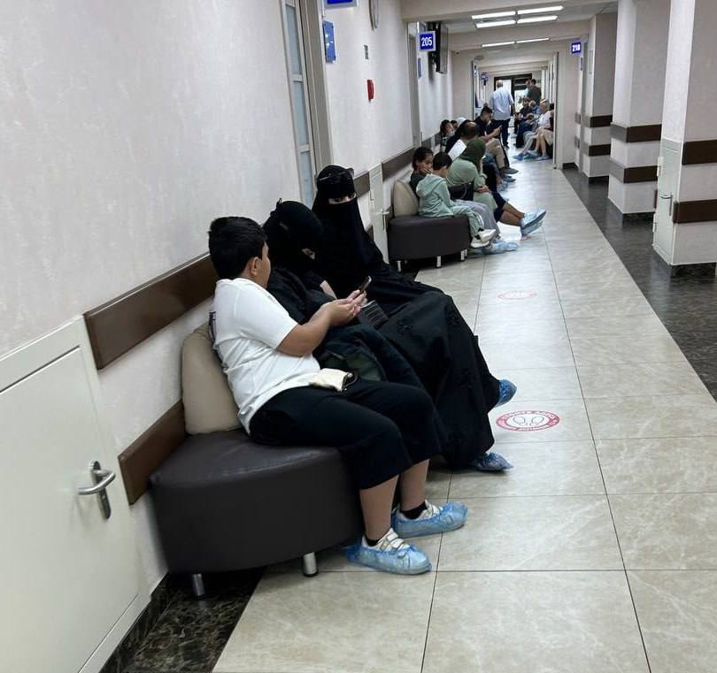 В 2024 году администрация ХМАО потратила треть миллиарда бюджетных рублей на медицинское обслуживание чужаков. Из регионального фонда ОМС было потрачено 350 млн рублей на приезжих. На эти средства получили лечение почти 9 тысяч мигрантов. Однако, когда ответственных лиц спросили, какая сумма была возмещена или компенсирована мигрантами в фонд ОМС, они не смогли дать ответ. Русский Меч - подписаться