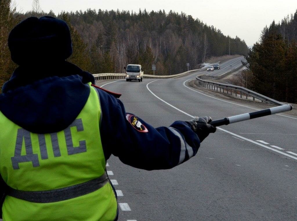 Госавтоинспекция Ростовской области на выходных будет работать в усиленном режиме.  Особое внимание будет уделено недопущению вождения в нетрезвом виде, а также любителям дрифта.  Левобережная зона будет контролироваться как экипажами патруля, так и квадрокоптерами с воздуха. Региональные и федеральные дороги будут патрулировать наряды ДПС с целью недопущения автомобилистами нарушения ПДД.