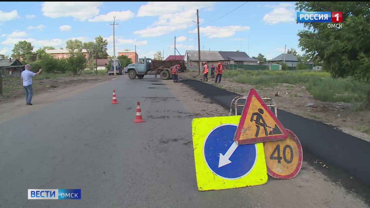 В Омске продолжается программа аварийно восстановительных работ УДХБ Омска активно продолжает сезонную программу аварийно восстановительных работ городских проездов На этой неделе запланированы работы на 8 проездах в секторах индивидуальной и многоквартирной застройки включая проезды между домами 9 и 11 по ул Молодогвардейской и участок от дома 4 1 по ул 2 й Учхозной Также станет возможным асфальтирование дороги на улице Троицкой и проезжей части на улице 6 й Янтарной а также нескольких участков Окружной дороги и др Недавно работники УДХБ обновили дорожное покрытие на ул 16 й Военный городок ул Лизы Чайкиной и на участке вблизи дома 9 1 по ул 40 лет Ракетных войск Подписаться Написать в редакцию