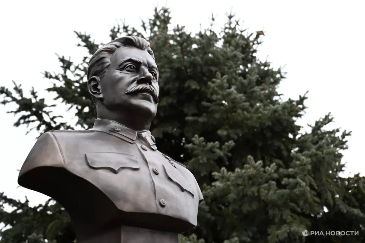 Еще один памятник Сталину откроют в Вологодской области Монумент возведут в Череповце на перекрестке улиц Металлургов и Сталеваров Он будет посвящен истории строительства металлургического комбината который напрямую повлиял на становление Череповца как одного из крупнейших промышленных центров страны рассказал губернатор Филимонов Подписаться на РИА Новости