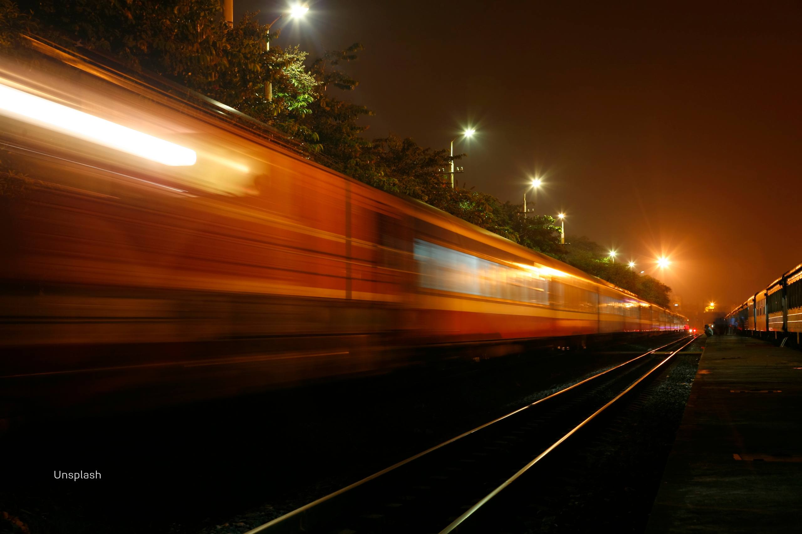 Украинские железные дороги возобновили рейс Одесса Кишинев За первые три часа 60 билетов раскупили Как отмечают СМИ билет в купе стоит 4313 гривен в плацкарт 3004 гривен продолжительность поездки составляет 18 5 часов До 24 февраля 2022 этот рейс был регулярным Из за полномасштабного вторжения России все это время он был закрыт