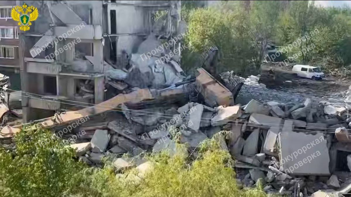 В Киреевском районе в Липках упал кран вблизи многоквартирных домов В Киреевском районе в Липках на видео папал момент падения крана во время сноса старого дома в жилом районе. Кадры опубликовали в Telegram-канале «Тула.Происшествия». ↗ Прислать новость Подписаться