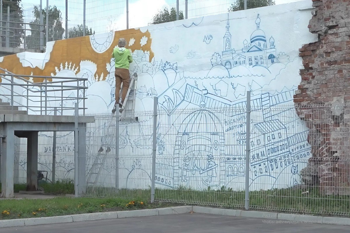 В Первоуральске создают масштабный мурал, посвящённый истории города.   Арт-объект появится на исторической стене плотины Нижне-Шайтанского пруда, напротив Инновационного культурного центра.   В конкурсе на создание эскиза участвовали 13 художников из разных городов России. Победу одержала Екатерина Дунаева, которая выбрала для своего произведения лубочный стиль. Скоро на площади 84 квадратных метра оживёт история...   Фото: ИКЦ   «Уральский меридиан»