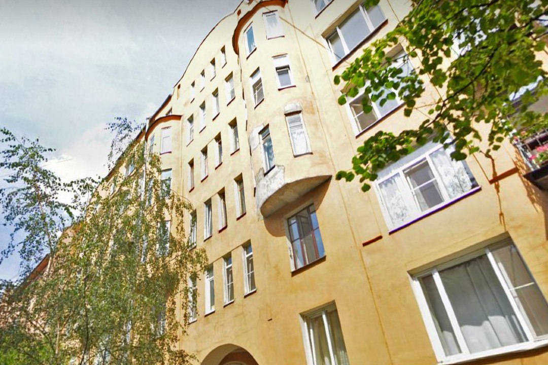 В квартире на Гатчинской улице обрушилась штукатурка с потолка Все произошло в доме 31 33 Как пояснили КП Петербург в пресс службе Жилищного комитета старая отделка пробила натяжной потолок Площадь бедствия составила один квадратный метр Собственник квартиры снял натяжной слой а прибывшие на место специалисты укрепили потолок чтобы не случилось повторных обрушений В общем все целы кроме натяжного потолка Яндекс Карты Подпишись на Комсомольскую правду СПб отдай свой буст нам