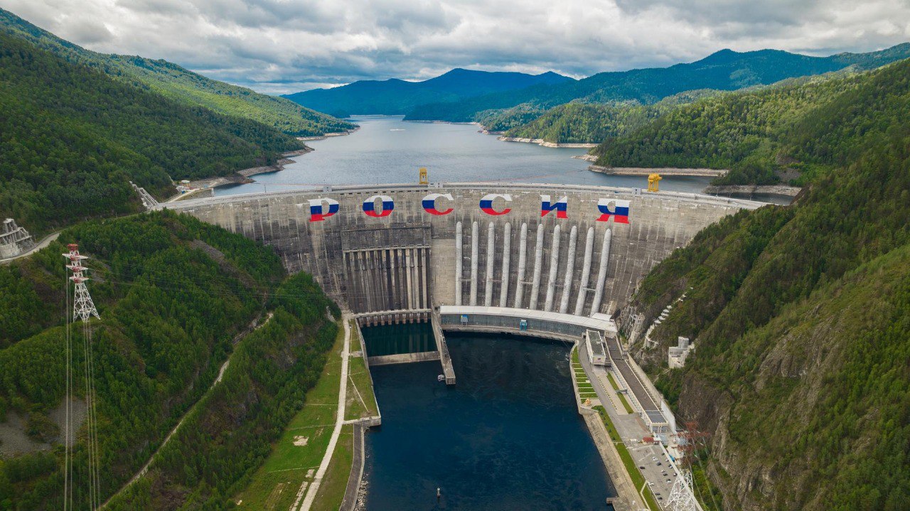 Филиал РусГидро в Карачаево Черкесии сократил выработку электроэнергии на 1 4 за год Станции входящие в филиал РусГидро в Карачаево Черкесии выработали 423 08 млн кВт ч электроэнергии за 2025 год Снижение выработки связано с уменьшением приточности на реках Большой Зеленчук Маруха Аксаут и Кубань rushydro official