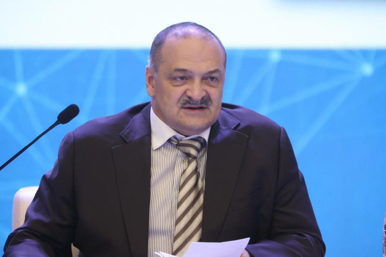 Глава Дагестана назвал Северный Кавказ лидером по демографии и росту количества активного населения При этом энерджайзером для продвижения новых технологий в регионе по словам главы является активная молодёжь Поэтому Кавказ должен участвовать в большинстве пилотных проектов Именно Кавказ на сегодняшний день представляет некую модель Российской Федерации где представлены практически все географические возможности где на сегодняшний день демографический рост на самом деле означает перспективы развития страны в целом И именно по росту населения по количеству активного населения Кавказ является действительно лидером в стране Поэтому перспективы оснащения обеспечения в том числе информационными технологиями будущего населения на Кавказе могут быть апробированы наиболее эффективно С Меликов международный Каспийский цифровой форум г Каспийск 30 октября 2025 г