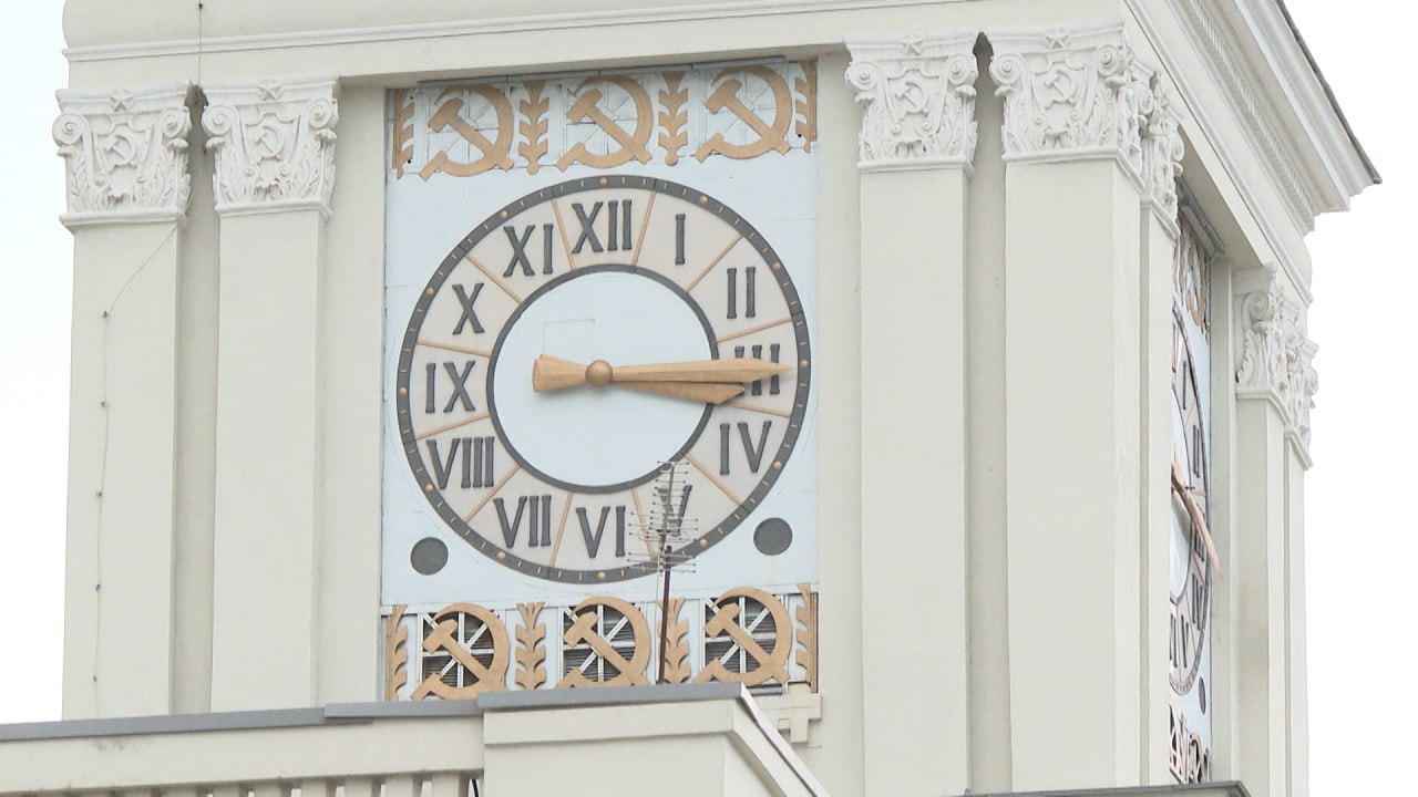 Расписание электрички Волгоград 1 Суровикино изменится с 23 декабря Рейсы будут выполняться пять раз в неделю вместо семи по понедельникам средам пятницам субботам и воскресеньям сообщает пресс служба ПривЖД Поезд 6615 Волгоград 1 будет отправляться от станции Волгоград 1 в 06 42 и прибывать в Суровикино в 09 32 Поезд 6616 будет отъезжать от станции Суровикино в 13 03 и завершать поездку на станции Волгоград 1 в 16 03 Подписаться Перейти на сайт MAX