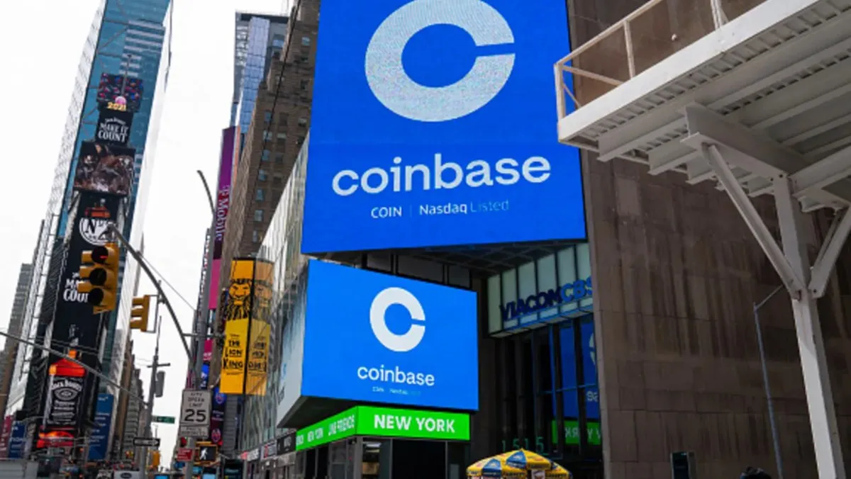 Coinbase анонсировала увольнение 14 штата это около 700 человек Гендиректор Брайан Армстронг сослался на два фактора нестабильность бизнеса от квартала к кварталу на фоне падения рынка и изменение рабочих процессов под влиянием ИИ По его словам самый большой риск сейчас бездействие vc ru crypto 2910180