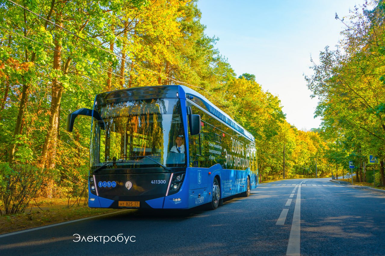 Москва продолжит обновление городского транспорта     На эти цели в 2025 году планируем направить из бюджета больше 88 млрд рублей. В частности, будет проводиться замена подвижного состава Замоскворецкой линии на поезда "Москва-2024" и "Москва-2026".      Заложили бюджет на закупку вагонов метро для строящихся линий и поездов Московских центральных диаметров.      Увеличим долю электробусов в парке наземного транспорта. По их числу мы занимаем первое место в Европе — сейчас в Москве больше 2 тыс. автобусов на электрической тяге.