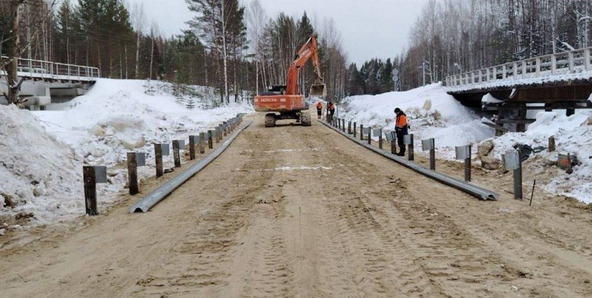 Областное ДРСУ усилит конструкции русловых опор двух деревянных мостов через реку Суйга расположенных на 170 м и 177 м километрах автодороги Первомайское Белый Яр Работы будут проводиться в рамках контракта по содержанию региональных дорог и искусственных сооружений Один из мостов на время работ закроют движение будет осуществляться по временной объездной дороге Полное перекрытие второго моста не понадобится Подробнее на Бабре томск vtomsk24