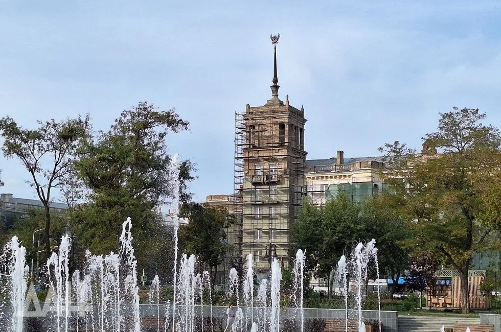 В ДНР считают что туризм станет одним из драйверов экономики региона Об этом на открытии первого в ДНР большого гастрофестиваля Солено заявила замминистра экономического развития региона Евгения Кушнир Туризм будет стимулировать рост производства в том числе в отрасли АПК а также сферы услуг Министерство отмечает рост малого и среднего бизнеса в Республике за счет господдержки по нацпроекту Эффективная и конкурентная экономика Фестиваль как ожидается будет привлекать туристов в ДНР Он продлится по 24 мая включительно на площадках в Донецке и Мариуполе Читать полностью Донецкое агентство новостей выступает информационным партнером фестиваля Подпишись на нас в MAX