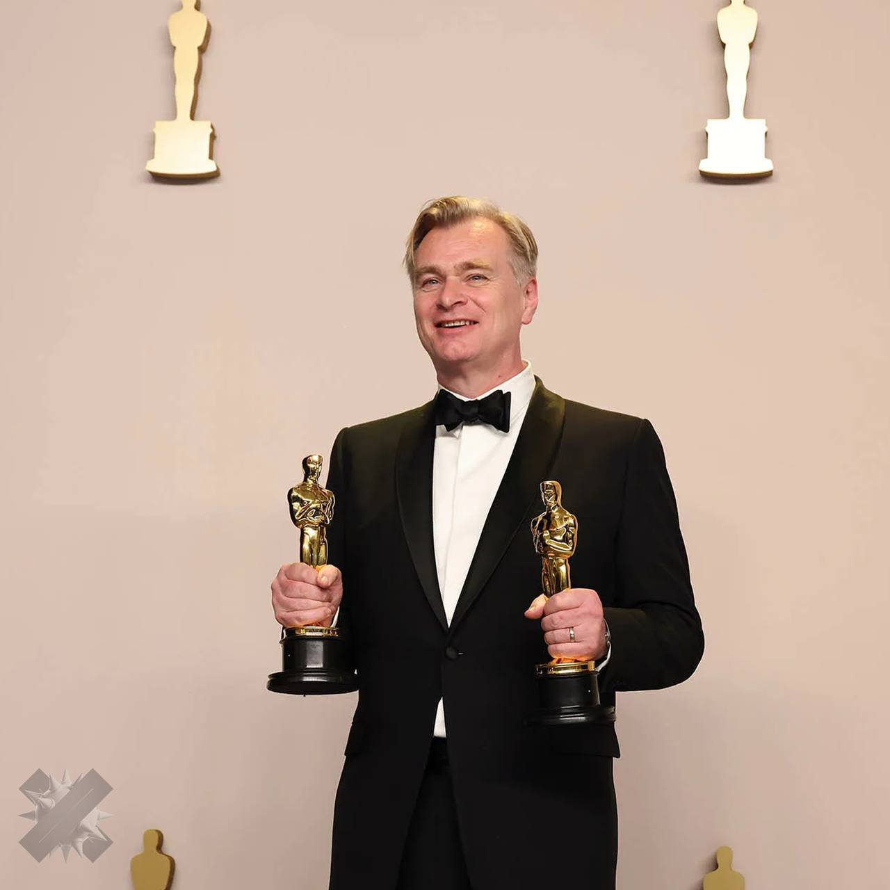 Кристофер Нолан стал президентом Гильдии режиссеров Америки Режиссёр легендарных фильмов Оппенгеймер Дюнкерк Интерстеллар Начало и Тёмный рыцарь займёт пост президента организации объединяющей ведущих кинематографистов США заслуженно лучше бы фильмы чаще снимал НЕ МОРГЕНШТЕРН