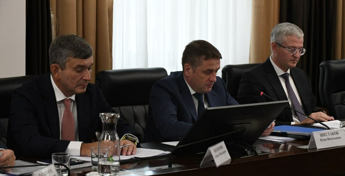 Камчатка развернула сто рейдовых групп для защиты лосося от браконьеров На Камчатке создали мобильные и стационарные посты для охраны лосося в период путины. Губернатор Владимир Солодов заявил о готовности к сезону после совещания штаба. Нажмите для подробностей -