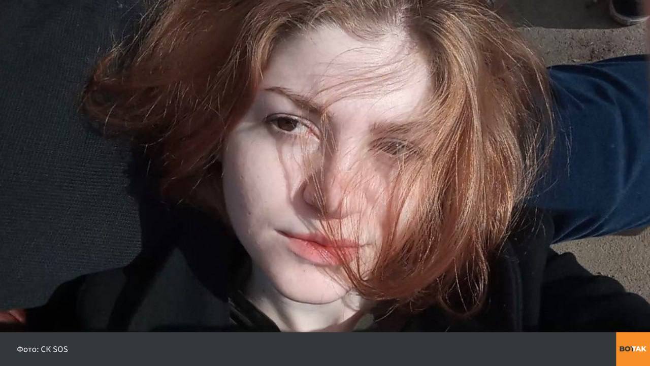 Похищенную Седу Сулейманову могли убить в 2023 году по приказу соратника Кадырова Об этом в фильме Дождя рассказал директор кризисной группы СК SOS Давид Истеев По его словам чеченку Седу Сулейманову могли убить в ноябре 2023 года и захоронить в родовом селе Алхан Юрт По данным источников кризисной группы девушку похоронили за пределами кладбища как собаку на окраине дороги Также несколько людей сообщили правозащитникам что приказ об убийстве мог отдать депутат Госдумы от Чечни близкий соратник Рамзана Кадырова Адам Делимханов Подробнее без VPN