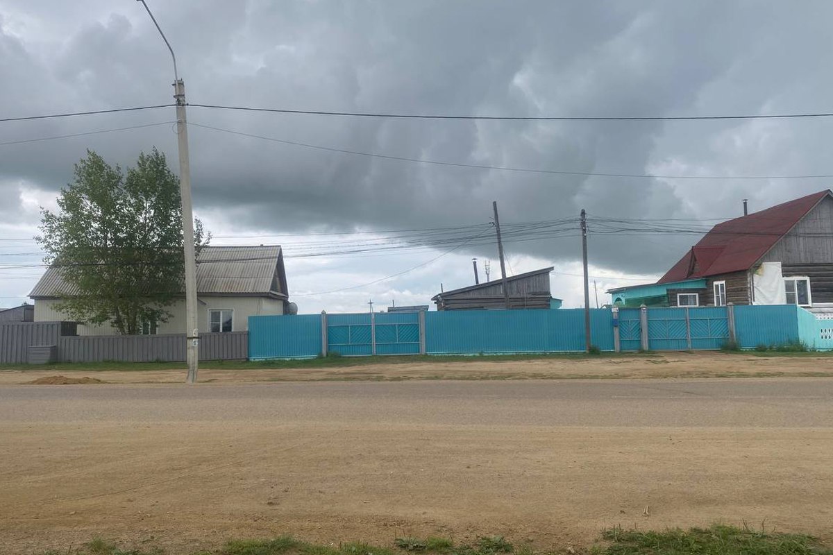Собака в Бурятии стала причиной госпитализации взрослого мужчины  Сегодня утром в Еравнинском районе 53-летний водитель мотоцикла без прав в селе Сосново-Озерское наехал на собаку. От столкновения с животным он опрокинулся. В результате ДТП мужчина с травмами был госпитализирован, сообщили в ГИБДД республики. #Бурятия  Подробнее в Номер один       Сообщить нам свою новость можно по кнопке:       Письмо в редакцию
