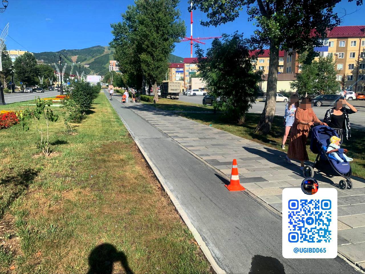 Ребенок пострадал в ДТП с самокатом в Южно-Сахалинске 5 августа 2025 года в 17 часов 00 минут в районе дома 35 по проспекту Победы в г. Южно-Сахалинске произошло дорожно-транспортное происшествие. По предварительным данным, 17-летний подросток, управляя средством индивидуальной мобильности, двигаясь в восточном направлении по велосипедной дорожке, совершил наезд на несовершеннолетнего пешехода. В результате дорожно-транспортного происшествия 5-летний пешеход получил телесные повреждения. Проводится проверка. Сообщает Госавтоинспекция Сахалинской области