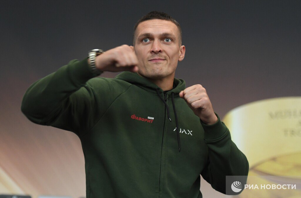 Усик задумался об участии в выборах президента Украины Свои соображения боксер изложил в беседе с президентом Польши Навроцким от имени которого ему позвонили российские пранкеры Может быть Если Бог даст мне шанс если Бог направит мне послание я пойду работать на благо своей страны ответил Усик на вопрос о том не хочет ли он стать главой государства Подписаться на РИА Новости