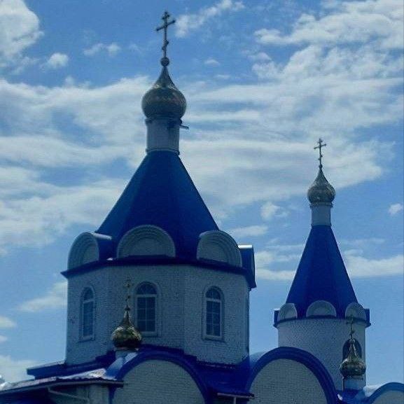 Дрон атаковал храм Благовещения Пресвятой Богородицы в селе Ясные Зори Белгородского района. В результате удара повреждён купол церкви. • В селе Новая Деревня того же района при атаке беспилотника повреждён прицеп припаркованной спецтехники. • В посёлке Малиновка того же района в результате атаки дрона пробита крыша частного дома. • В селе Новая Таволжанка Шебекинского округа при атаке БПЛА повреждено помещение социального объекта. • В селе Новоалександровка Борисовского района в результате атаки дрона повреждены автомобиль и забор частного дома. • В селе Стригуны того же района при ударе дронов повреждены магазин, автомобиль и трактор. Подписаться на «Пепел»