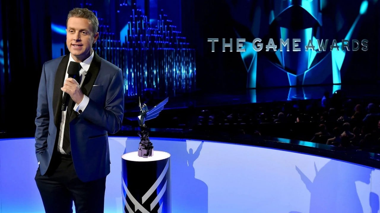 Церемония The Game Awards 2024 обещает удивить крупными анонсами.  Об этом рассказал журналист Энди Робинсон, главный редактор издания VGC. Он отметил, что это не просто догадка, а полноценный инсайд, однако вдаваться в подробности не стал.  Уже известно, что на грядущей TGA 2024 покажут геймплей новой «Мафии», анонсируют новую игру от авторов It Takes Two, а Хидео Кодзима наверняка раскроет дату выхода Death Stranding 2. При этом GTA 6 на выставке ждать не стоит - обычно Rockstar раскрывает карты на своих условиях.  Каких анонсов вы ждёте на The Game Awards 2024?