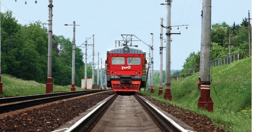 Железнодорожная инфраструктура Ростовской области полностью готова к приему поездов из ЛНР и ДНР Об этом ТАСС сообщила заместитель губернатора Ростовской области - министр транспорта Алена Беликова ⏺Между тем, по ее словам, восстановление железнодорожного сообщения с регионами Донбасса станет возможным только после завершения специальной военной операции и восстановления железнодорожной инфраструктуры в ДНР и ЛНР.