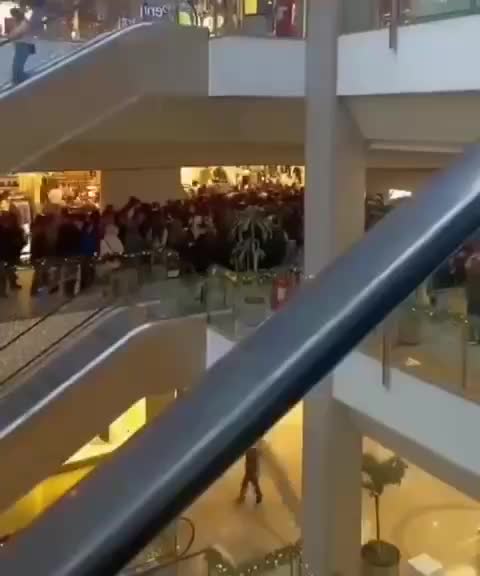 Давка в торговом центре Анкары во время распродажи