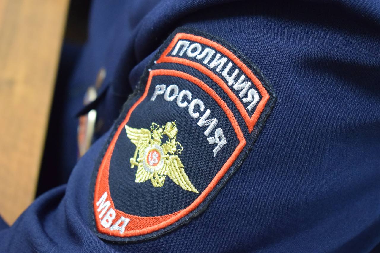 В Советском округе оператор АЗС стал фигурантом уголовного дела по факту присвоения денежных средств В Отдел МВД России «Советский» поступило заявление от директора автозаправочной станции. Оказалось, что в результате ревизии он выявил финансовую недостачу. ⏺Сотрудники полиции выяснили, что к пропаже денежных средств причастен 22-летний местный житель - оператор АЗС. Молодого человека доставили в отдел внутренних дел, где он не стал отрицать свою вину, пояснив, что на протяжении десяти месяцев брал из кассы различные суммы денежных средств на личные нужды. В общей сложности фигурант похитил 550 тысяч рублей. ⏺Теперь в отношении подозреваемого возбуждено уголовное дело.