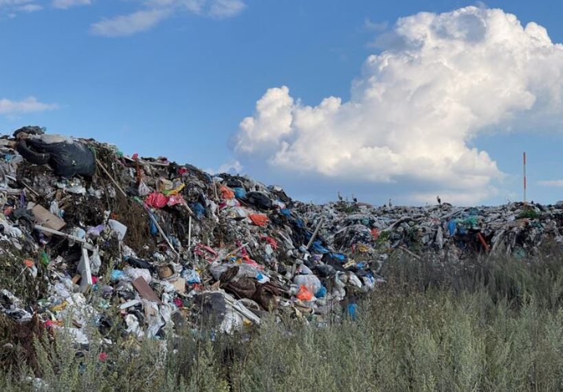 В 2026 году на ликвидацию несанкционированных свалок в Томской области планируется выделить более 80 миллионов рублей В плане властей ликвидация 50 свалок в одиннадцати районах области Глава облдепартамента природных ресурсов и охраны окружающей среды Вадим Чиркин уточнил для искоренения стихийных свалок требуется комплексный подход сочетающий законодательные организационные и просветительские меры В Томской области такой подход уже дает положительные результаты в минувшем году на территории региона было ликвидировано 297 свалок общей площадью 46 гектаров На эти цели из регионального бюджета выделялось 85 5 миллиона рублей Подробнее на Бабре томск vtomsk24