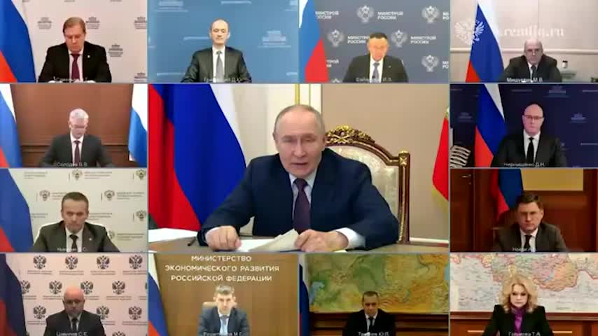 Путин требует своевременной выдачи ключей от квартир