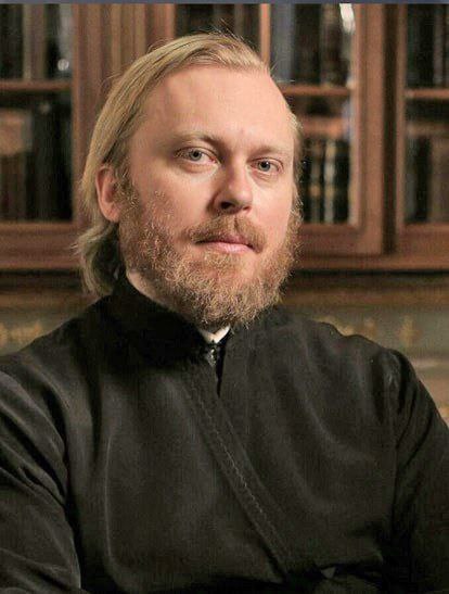 Священник РПЦ Федор Лукьянов призвал не пугать детей многодетностью и нищетой. По его словам, многодетные семьи не какие-то герои и иметь много детей — это нормально. Вопрос один, а к кому священник обращался? Вряд ли российские родители массово рассказывают своим детям страшилки о многодетности. Просто дети не тупые и прекрасно сами видят, сколько сегодня стоит вырастить ребенка. Так что если кто многодетностью и пугает — так это чиновники, создавшие соответствующие условия. Riddle