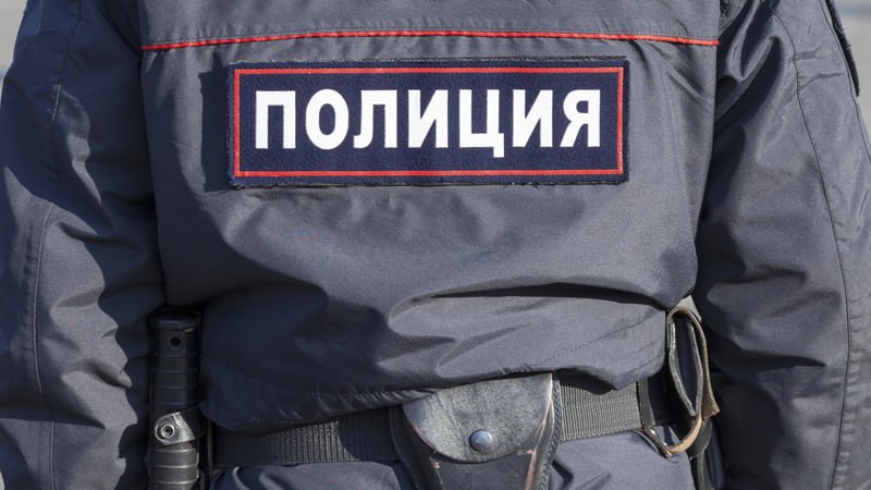 99 патронов и одна большая проблема Полицейские нашли у 33-летнего курянина 99 патронов от стрелкового оружия. Мужчина признался, что боеприпасы принадлежат ему. Использовать их курянин не планировал. Экспертиза показала, что патроны пригодны для стрельбы. — В отношении курянина возбуждено уголовное дело по ч. 1 ст. 222 УК РФ «Незаконные хранение огнестрельного оружия, боеприпасов», — сообщает УМВД России по Курской области. Вести-Курск. Только проверенная информация Прислать новость