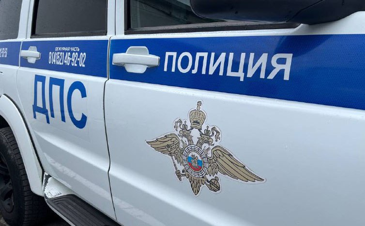На Камчатке поймали трех водителей, лишенных прав Две женщины и мужчина сели за руль в невменяемом состоянии На днях бдительные сотрудники ГАИ из Елизова остановили иномарку «Сузуки-Кей», которая двигалась по дорогам города по странной траектории. За рулем оказалась 48-летняя женщина-повар, лишенная права вождения постановлением Елизовского районного суда. Подробности по ссылке: