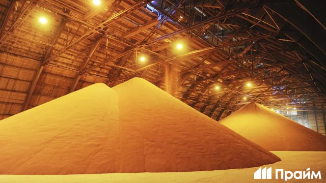 Россия экспортировала удобрений в США на максимальную с 2022 года сумму Американские закупки за январь октябрь 2025 года выросли на 44 до 1 359 миллиарда долларов подсчитало РИА Новости Россия сохранила второе место по объёму поставок удобрений в США На первом месте расположилась Канада тройку лидеров замкнула Саудовская Аравия Далее идут Катар Израиль Тринидад и Тобаго Мексика Нигерия Алжир и Литва Подписывайтесь на ПРАЙМ в MAX