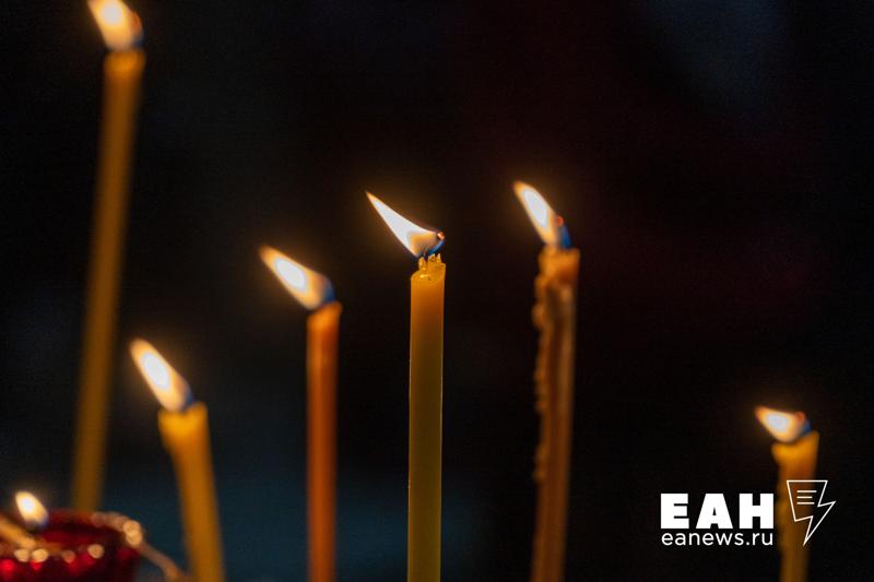 В Челябинске скончался один из лидеров ВИА Ариэль Ростислав Гепп О смерти исполнителя рассказали в группе ансамбля в соцсети ВКонтакте Он скончался на 75 году жизни Вчера не стало Ростислава Геппа Нет сил писать Дополним информацию позже говорится в сообщении Информацию о смерти музыканта также подтвердили в областном министерстве культуры Ростислав Гепп родился в Златоусте в 1951 году Он был участником ВИА Ариэль с 1974 года В 1989 года он стал руководителем челябинского состава группы Ростислав Гепп играл на клавишных и флейте а также был вокалистом Подписаться на канал ЕАН Челябинск