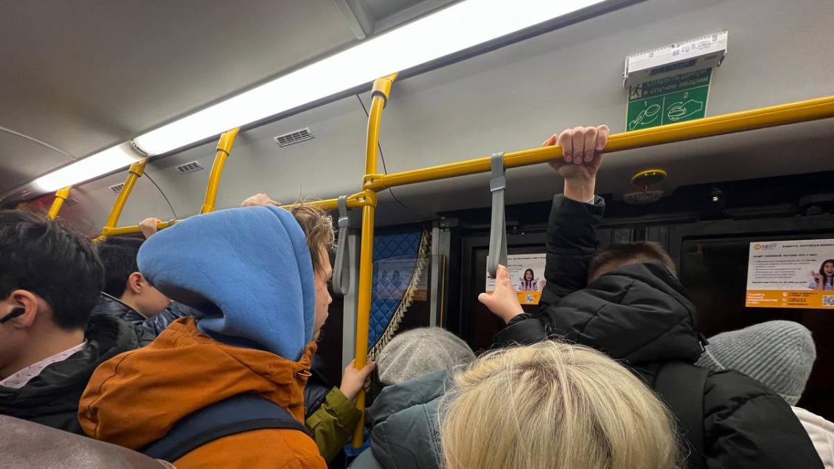 В Самаре готовятся значительные изменения в системе общественного транспорта.  С 1 января 2025 года на маршруты выйдут новые перевозчики.    ГТРК Самара