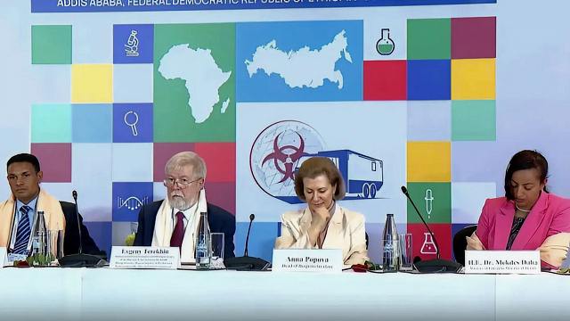 В Аддис-Абебе проходят Первые российско-африканские международные учения команд быстрого реагирования на чрезвычайные ситуации санитарно-эпидемиологического характера с участием 15 государств Африки. На мероприятии глава Роспотребнадзора Анна Попова передала эфиопскому министерству передовые мобильные лаборатории, где можно диагностировать более 300 заболеваний. «Этот комплекс будет обслуживать не только Эфиопию, но и соседние страны, способствуя укреплению регионального сотрудничества в сфере здравоохранения и готовности к эпидемиям», – отметила Мекдес Даба, министр здравоохранения Эфиопии.