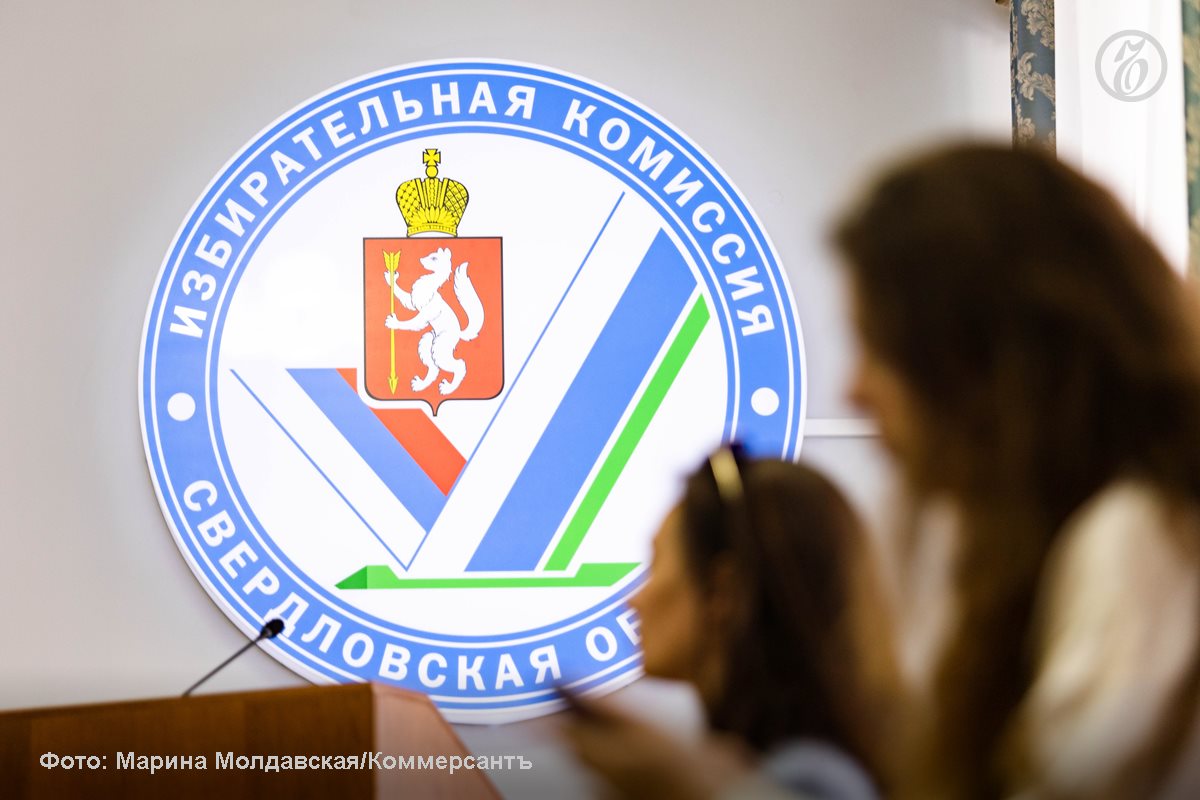 Кандидаты в губернаторы Свердловской области от оппозиции не стали обращаться в облизбирком с жалобой на смс рассылку в которой уральцев призвали проголосовать за кандидата от Единой России Дениса Паслера Подобная рассылка нарушение закона но уже пройден срок по которому были возможны санкции Из за нее выборы будет нельзя признать недействительными сказал Ъ Урал Александр Ивачев КПРФ Обращаться в избирком не намерены и другие Александр Каптюг ЛДПР призвал оппонентов соблюдать закон Представитель Новых людей Рант Краев пояснил что подавать жалобу в избирком бессмысленно Непонятно на кого направлять не думаю что это делала партия власти считает он Кандидат от Справедливой России Патриоты За правду Андрей Кузнецов сообщил что занят дебатами и встречами поэтому не обратил внимание на рассылку Подписывайтесь на Ъ Урал