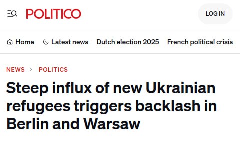 Politico сообщает о резком росте числа молодых украинцев в Германии и Польше после ослабления правил выезда летом 2025 года В Польшу за сентябрь октябрь въехало 98 5 тыс мужчин 18 22 лет против 45 3 тыс за предыдущие восемь месяцев В Германии недельные показатели выросли с 19 до 1400 1800 человек Коалиция Мерца готовит законопроект об ограничении соцвыплат украинцам Политики от консерваторов предупреждают массовый приезд мужчин призывного возраста может снизить общественную поддержку военной помощи Киеву Ситуация демонстрирует хрупкость европейской солидарности Готовность принимать беженцев оказывается функцией от нескольких переменных бюджетного давления фискальный кризис и необходимость сокращать расходы внутриполитической конъюнктуры рост правых партий использующих тему миграции и восприятия справедливости молодые мужчины не вписываются в образ беззащитной жертвы конфликта
