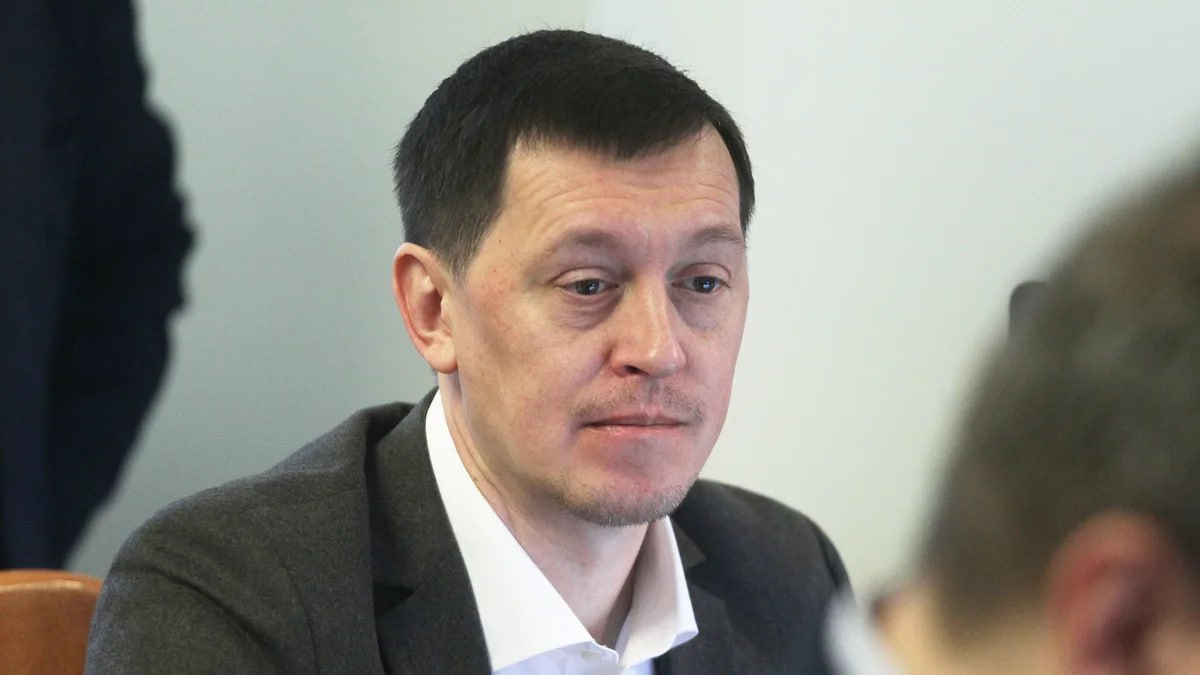 Андрей Левдиков покинул должность директора МКУ «Главное управление по строительству и ремонту метрополитена, мостов и дорожных сетей в городе Нижнем Новгороде». Он ушел по собственному желанию 16 мая. Обязанности руководителя учреждения пока исполняет заместитель Илья Курапов. Фото: Роман Яровицын, Коммерсантъ Подписывайтесь на «Ъ-Приволжье» Оставляйте «бусты»