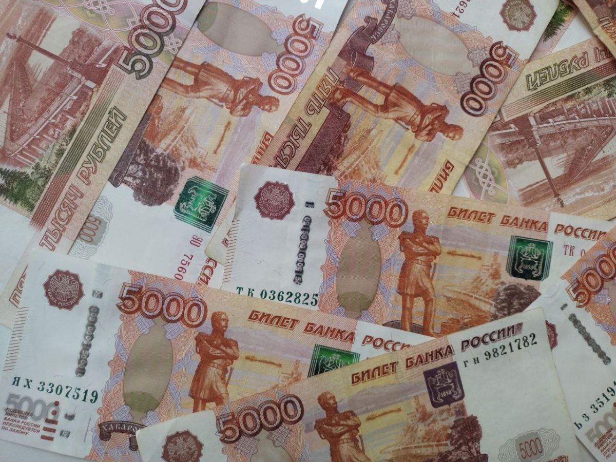 Доходность вкладов в России снижается: эксперт Александров предупреждает о рисках Последние полгода были выгодными для российских вкладчиков благодаря высоким ставкам по депозитам, достигавшим 20–23% годовых, а также укреплению рубля. Однако, как сообщил 22 июля управляющий директор ALT3 Capital Владислав Александров, ситуация начинает меняться, и инвесторам стоит готовиться к новым вызовам. ↗ Прислать новость Подписаться