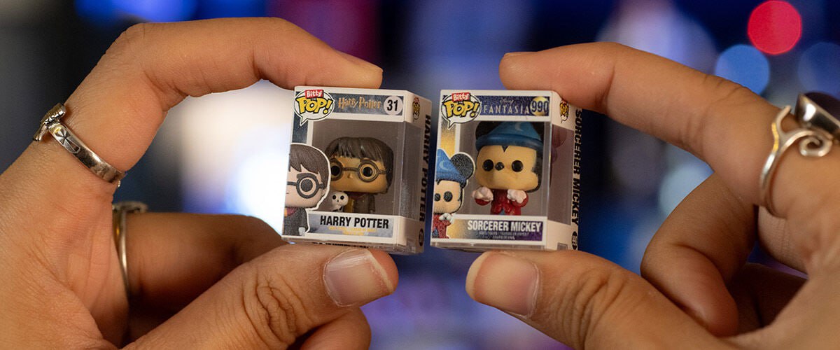 Funko POP на грани культовый производитель фигурок может не дожить до следующего года Компания Funko подала заявление в SEC признав что сомневается в своей способности продержаться ближайшие 12 месяцев Причина резкое падение спроса на виниловые фигурки Funko POP и провальный финансовый отчёт выручка упала на 14 убытки превысили 1 млн а продажи линейки сократились почти на 20 Сценариев немного поглощение или дефолт по долгам Тем временем Funko пытается спасти положение миниатюрными Bitty POP слепыми коробками и сервисом POP Yourself где можно заказать фигурку по своему образу Новости championatgaming Подписывайся на Чемп Play