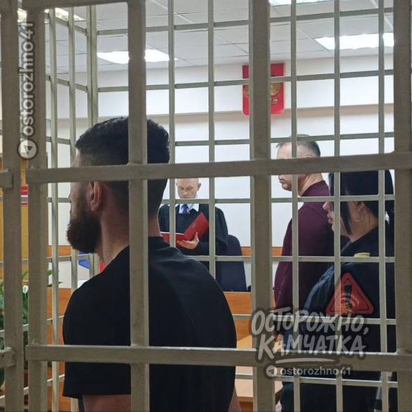 Осторожно приговор по делу об изнасиловании Петропавловск Камчатский городской суд признал 26 летнего мужчину виновным в изнасиловании Суд установил что он применил силу к девушке которую встретил в ночном клубе проследовал за ней в подъезд и надругался причинив физический и моральный вред Подсудимый вину отрицал но показания свидетелей и экспертизы подтвердили случившееся Его действия квалифицированы по ч 1 ст 131 УК РФ Потерпевшей было выплачено 500 тысяч рублей компенсации это учли как смягчающее обстоятельство Суд назначил 3 года лишения свободы в колонии общего режима Приговор пока не вступил в силу Мы в МАХ Предложка открыта   Обсудим в чате   Осторожно Камчатка