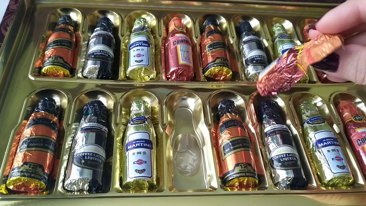 Алкогольные конфеты предложили маркировать для запрета их продажи детям В соцсетях завирусились новости о том что школьники массово скупают на маркетплейсах конфеты с ликером и коньяком Нужно ввести специальную маркировку и обязать онлайн площадки проверять возраст покупателей при оформлении заказов на продукцию с алкоголем в том числе и на конфеты считает сенатор Игорь Мурог При этом полностью приравнять алкогольные сладости к спиртным напиткам не планируют