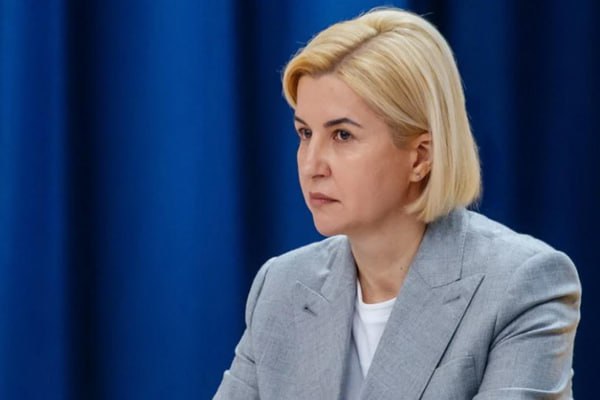 Власти Польши запретили Ирине Влах въезд в страну Польский МИД объяснил это тем что её действия якобы противоречат интересам страны и мешают стабильности в регионе Власти Польши также с обеспокоенностью констатируют что в этом вновь замешана Россия которая пытается вмешаться в выборы в Молдове и что некоторые молдавские политики включая Ирину Влах якобы участвуют в этом вмешательстве