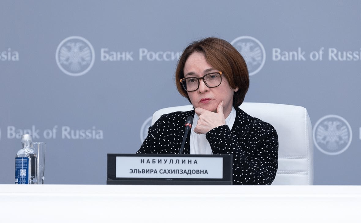 Глава ЦБ Эльвира Набиуллина рассказала, что регулятор пробует использовать в своей работе нейросети и видит в них «большой потенциал». Однако ИИ пока не может заменить экспертов при принятии решений, поскольку обучается на данных из прошлого и не учитывает текущие изменения в экономике, отметила она vc.ru/opinions/1998030