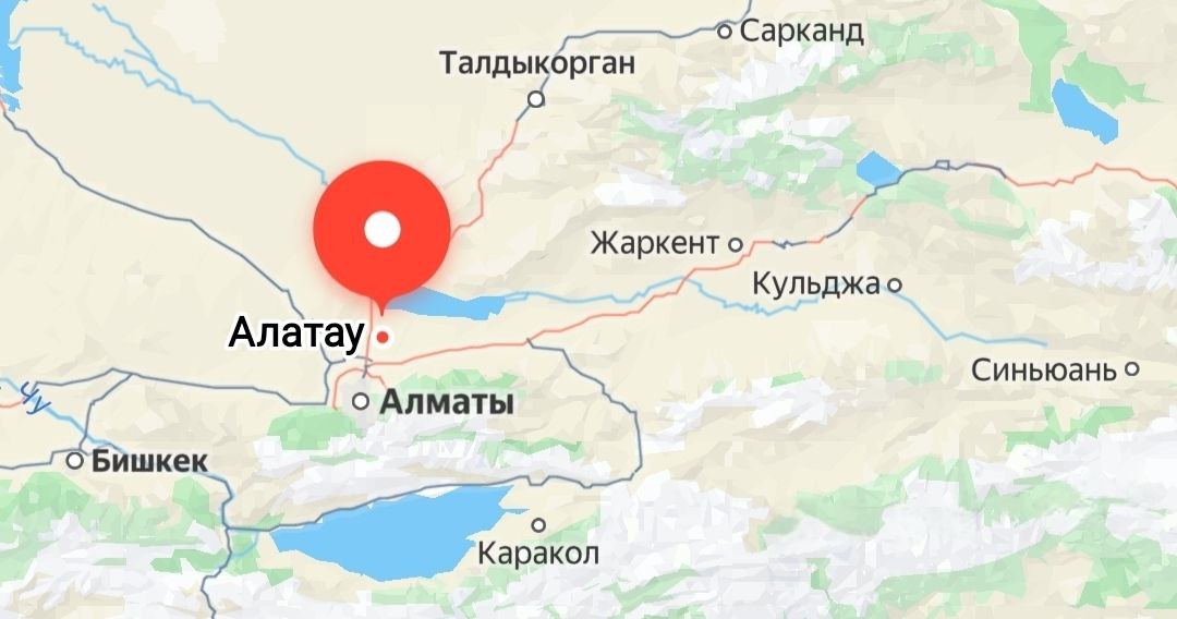 KTZ Express и Славтранс Сервис договорились создать агроиндустриальный парк в Алатау KTZ Express дочернее предприятие Казахстанских железных дорог российская компания Славтранс Сервис и ТОО ТЛЦ Алатау подписали соглашение о сотрудничестве по проекту строительства агроиндустриального парка в Алматинской области Казахстана Объект разместят в городе Алатау который строится под Алматы Ожидается что в его состав войдут складской комплекс класса А мультитемпературные склады контейнерный терминал оптово розничный центр а также зоны фитосанитарного контроля и таможенного оформления О размере инвестиций и сроках строительства Казахстанские железные дороги не сообщили ℹ Город Алатау был образован в январе 2024 года указом президента Генплан населённого пункта разрабатывался совместно с сингапурской Surbana Jurong Ранее LogiStan писал о том что Минсельхоз Узбекистана и китайская China Broad Future Tobacco International Import and Export Trading подписали соглашение о создании совместного предприятия и агропромышленного парка Logistan info Логистика Экономика