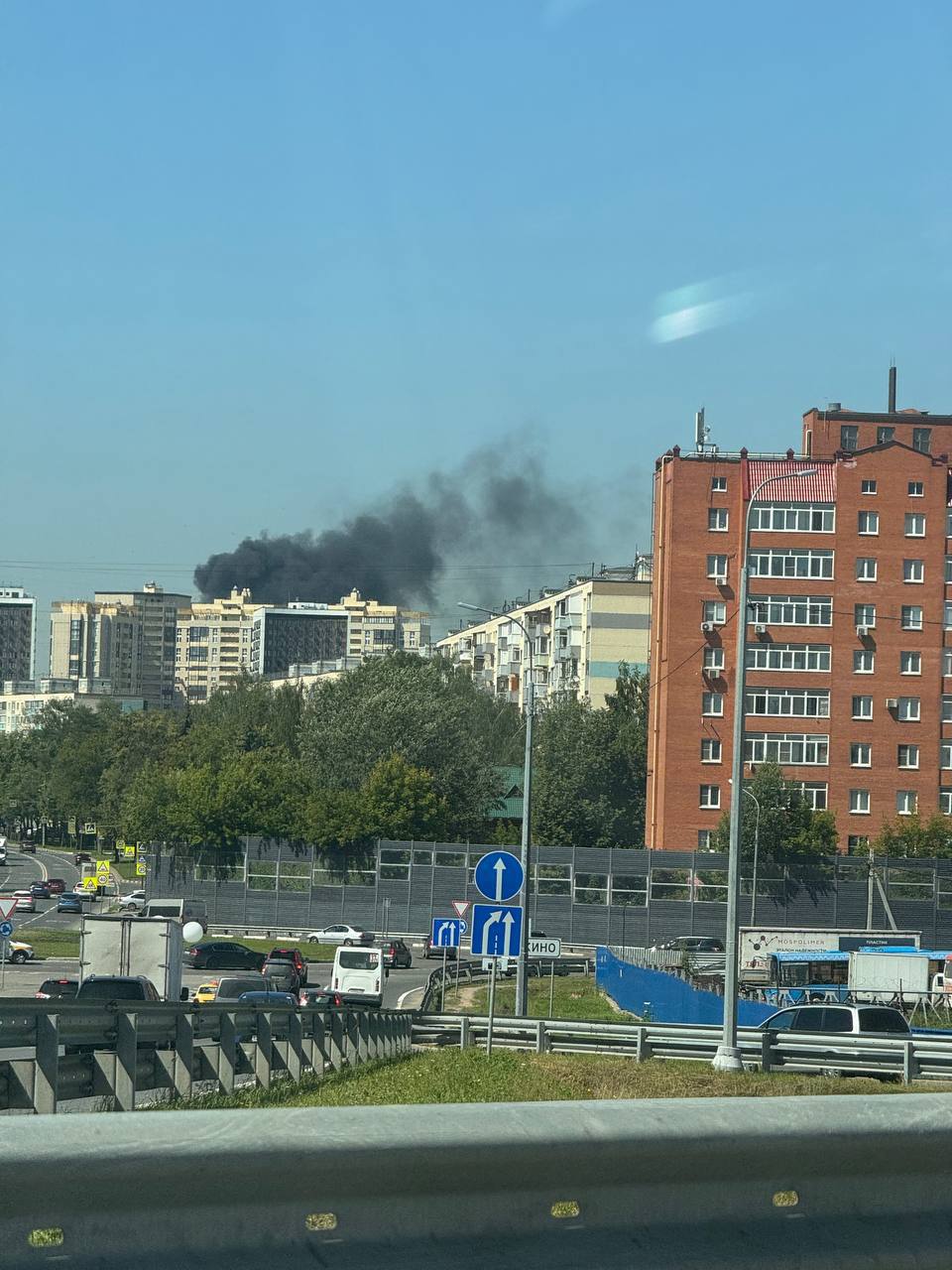 В Пушкино мощно горит крыша многоэтажки Вспыхнул дом на Московском проспекте, 2. Подробности уточняются.